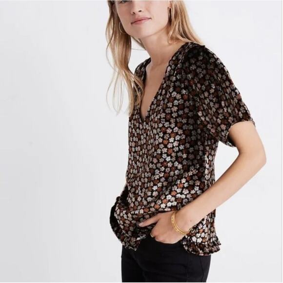 Madewell Velvet Tulip-Sleeve Ruffle Top in Petite Blooms - Picture 2 of 8